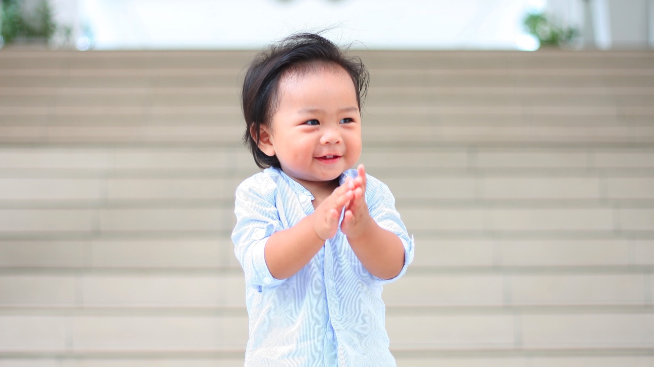 Happy toddler clapping